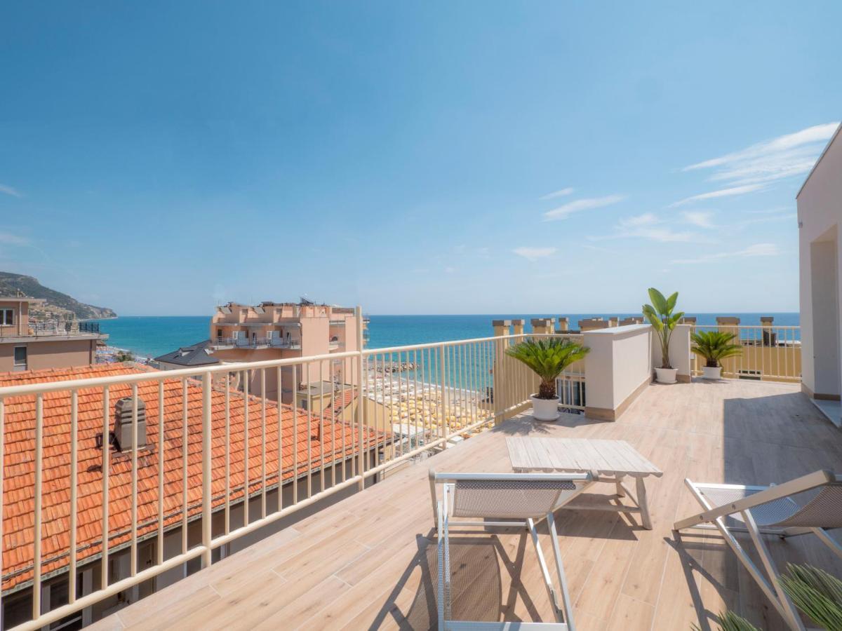 Hotel Continental Pietra Ligure Extérieur photo