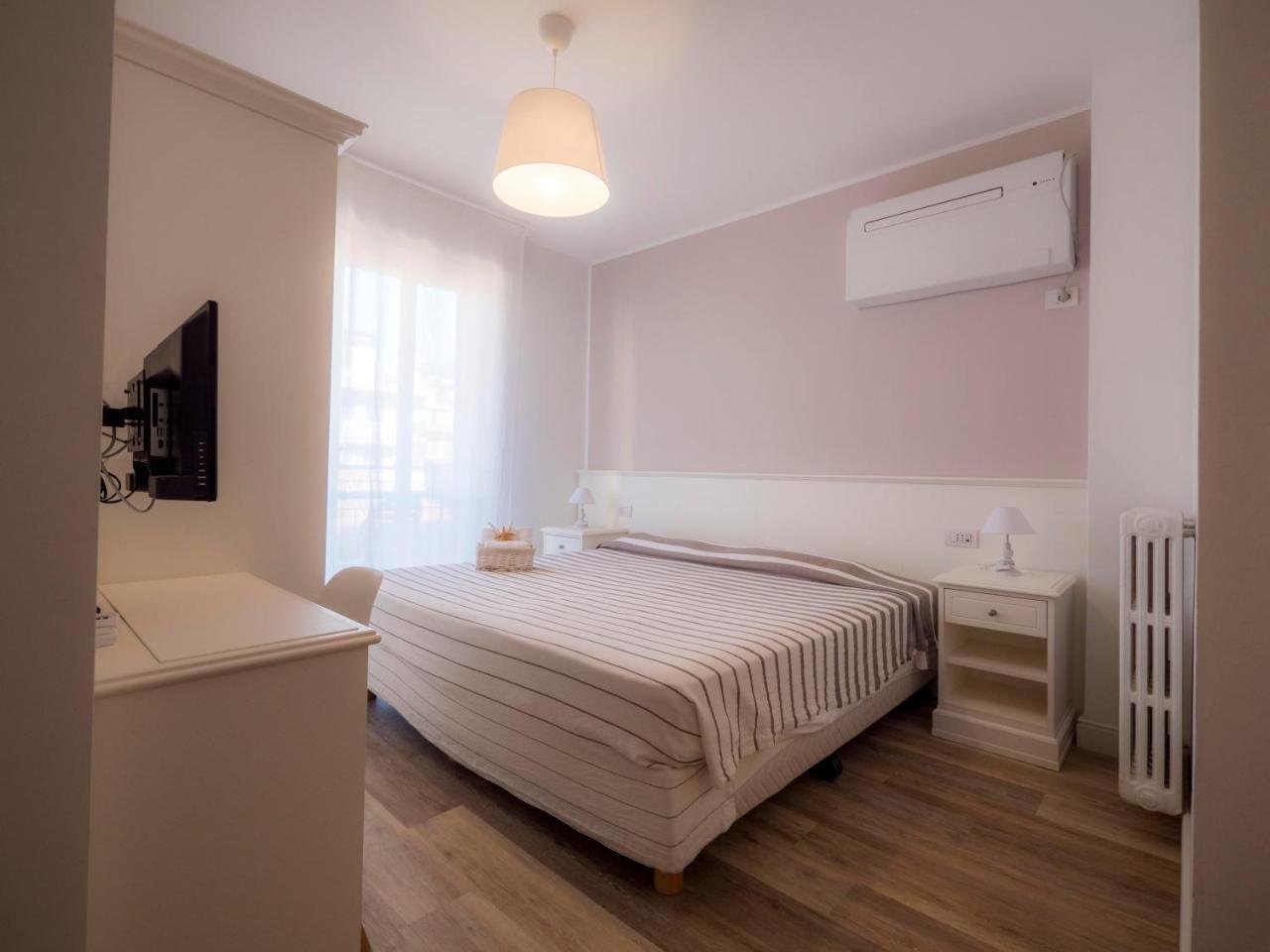 Hotel Continental Pietra Ligure Extérieur photo