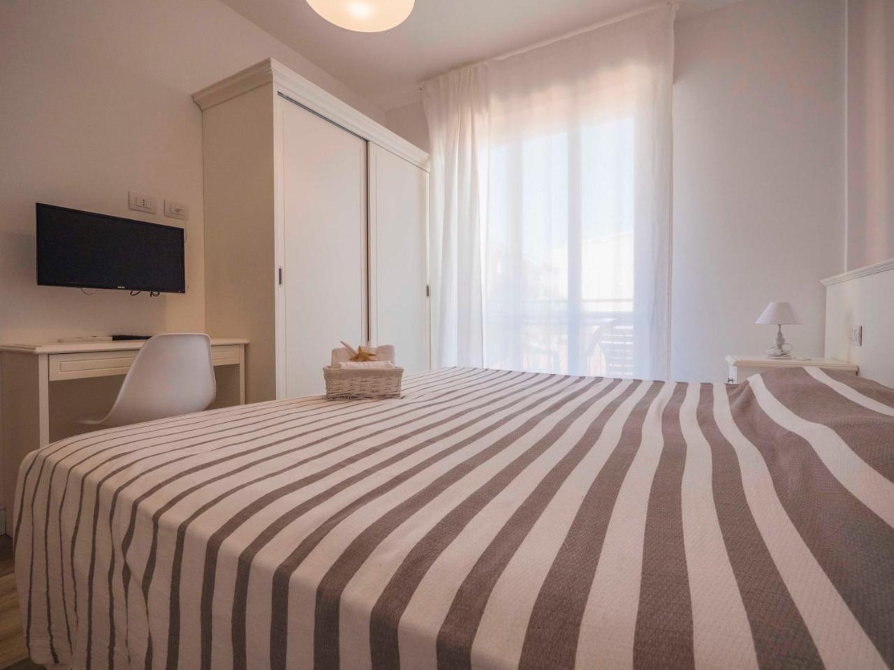 Hotel Continental Pietra Ligure Extérieur photo