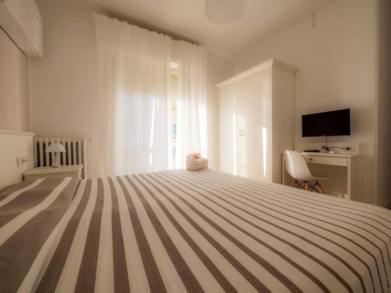 Hotel Continental Pietra Ligure Extérieur photo