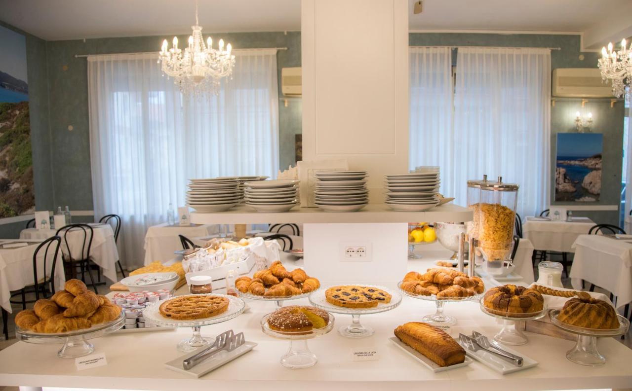Hotel Continental Pietra Ligure Extérieur photo